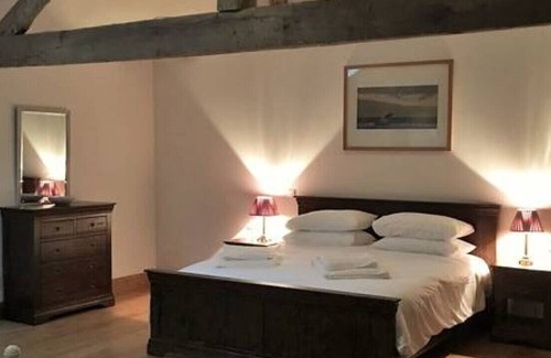 Saint-Leon-sur-l'Isle Maison | Stone farmhouse, fully equipped, secluded location with private swimming pool in Dordogne