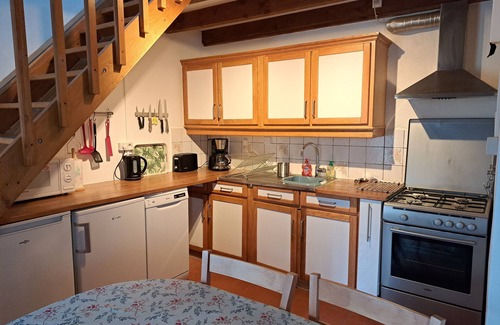 Saint-Aubin-de-Nabirat Maison | Stone gites, peaceful, large pool & many on-site activities, ideal for families.