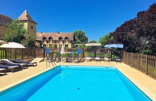 Saint-Aubin-de-Nabirat Maison | Stone gites, peaceful, large pool & many on-site activities, ideal for families.