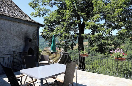 Florentin-la-Capelle Maison | Stone house "la Terrasse" in peaceful hamlet between AUBRAC and VALLÉE DU LOT
