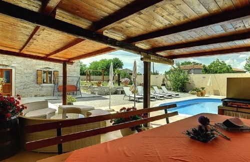 Hreljici Maison | Maison en pierre, à 5 km de la plage, piscine privée, 8 personnes, WiFi gratuit, terrasse, barbecue