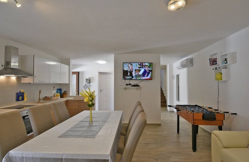 Galizana Maison | Maison en pierre avec air conditionné et barbecue