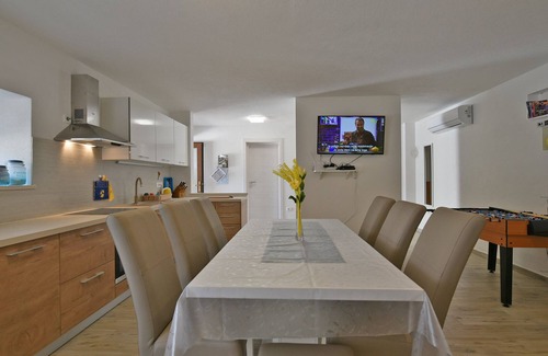 Galizana Maison | Maison en pierre avec air conditionné et barbecue