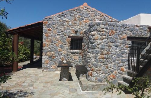 Galatas Maison | Stone house among trees