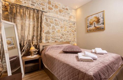 Polichrono Maison | Stone House Dimitra