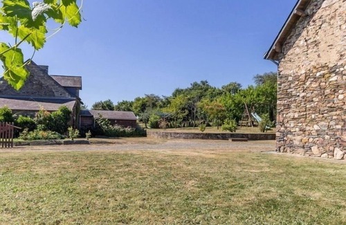 Moisdon-la-Riviere Cottage | Maison de Charme au Calme avec Jardin, Idéale Famille, Proche Nantes!
