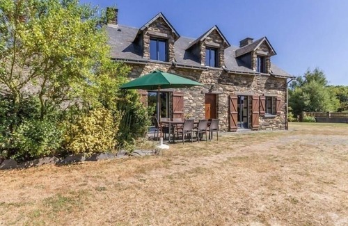 Moisdon-la-Riviere Cottage | Maison de Charme au Calme avec Jardin, Idéale Famille, Proche Nantes!