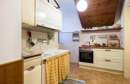 Messenano Maison | maison en pierre dans une petite tour médiévale près de SPOLETO