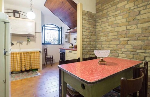 Messenano Maison | maison en pierre dans une petite tour médiévale près de SPOLETO