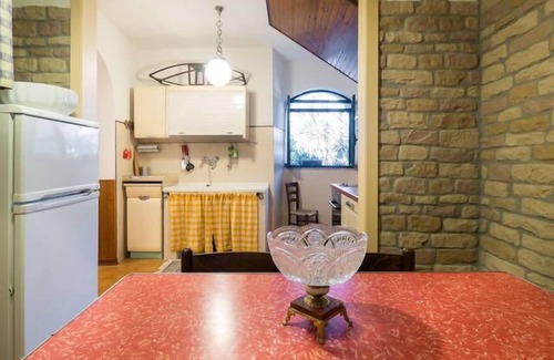 Messenano Maison | maison en pierre dans une petite tour médiévale près de SPOLETO