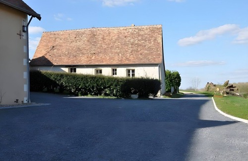 Thoree-les-Pins Maison | Stone House in Sarthe with Historic Chapel