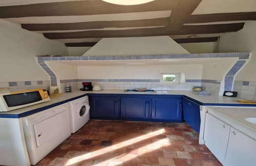 Thoree-les-Pins Maison | Stone House in La Flèche with Garden & BBQ