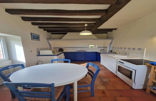 Thoree-les-Pins Maison | Stone House in La Flèche with Garden & BBQ