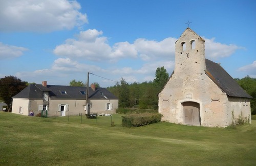 Thoree-les-Pins Maison | Stone House in La Flèche with Garden & BBQ
