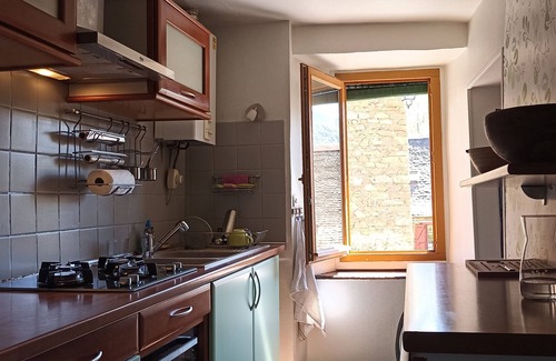 Bonac-Irazein Maison | Maison en pierre au coeur d'un village de montagne, 2 à 8 personnes