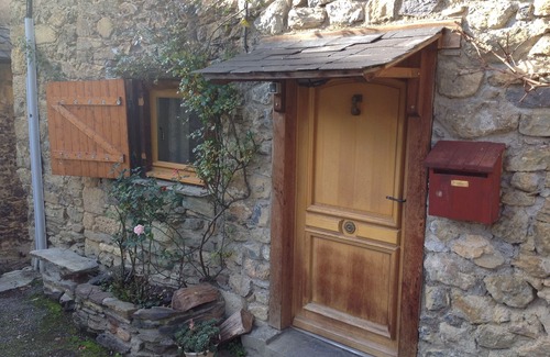 Bonac-Irazein Maison | Maison en pierre au coeur d'un village de montagne, 2 à 8 personnes