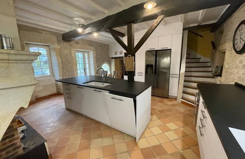 Villegouge Maison | Maison en pierre, grande piscine chauffée et spa, entre Bordeaux et St Emilon