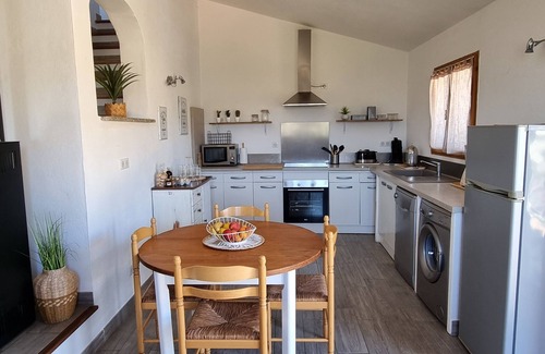 Arbellara Maison | Maison en pierre située entre mer et montagne
