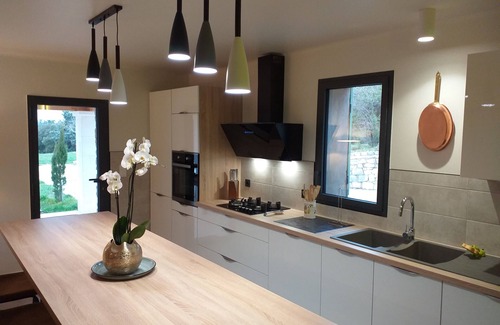 Orgnac-l'Aven Maison | Maison en pierre piscine privée, vue panoramique, proche des Gorges de l'Ardèche