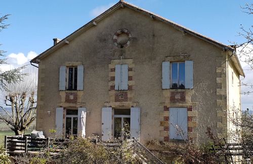 Pomport Maison | Maison en pierre, Piscine, jardin, terrasse et tonnelle. terra