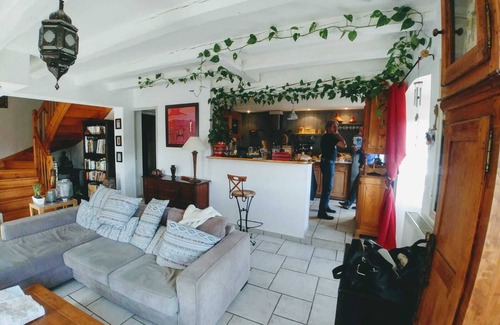 Polignac Maison | maison en pierres avec jardin dans un village typique proche du Puy en Velay