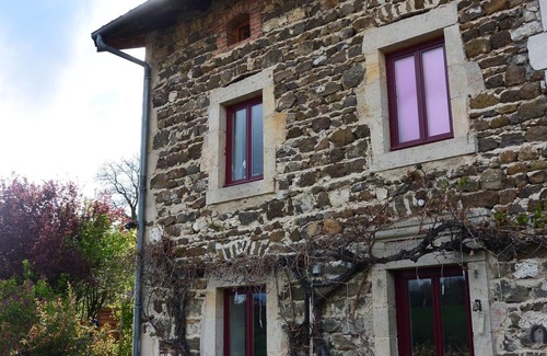 Polignac Maison | maison en pierres avec jardin dans un village typique proche du Puy en Velay