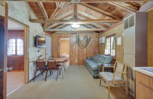 Stone Lake Maison | Stone Lake Cabin with Private Deck and Fire Pit!