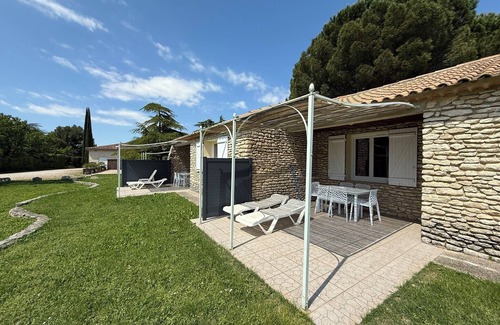 La Roque-sur-Pernes Copropriété | Stone mas in residence with pool