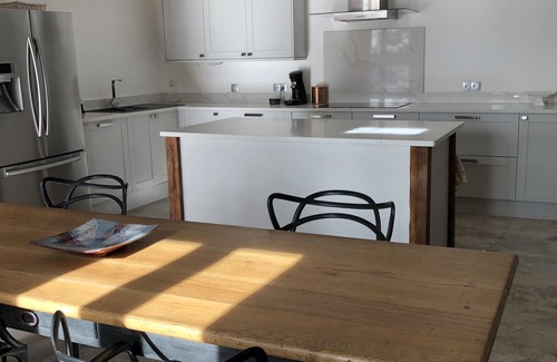 Montignac-le-Coq Maison | Propriété en pierre avec piscine au sel, 4 chambres, 3 douches, 9 personnes
