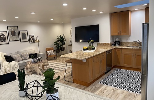 Leucadia Maison | Stone Steps Beach is open ! Just Steps Away from the beach.