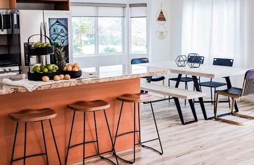 Leucadia Maison | Stone Steps Beach is open ! Just Steps Away from the beach.
