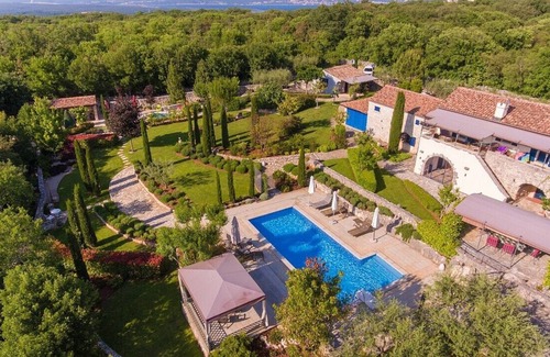 Sveti Ivan Dobrinjski Villa | Stone Villa with pool
