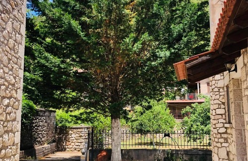 Lagadia Maison | Stonehouse dome Lagadia was built in '69 w/firepit, close to great hiking trails