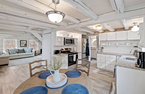 Cobham Cabine | Stonemont Farm Cabin - in Keswick by VIneyards!