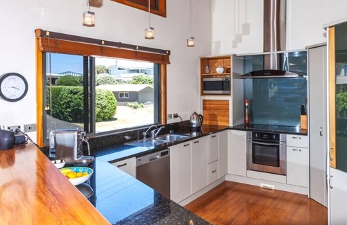 Whangamata Maison | Pierres à la plage