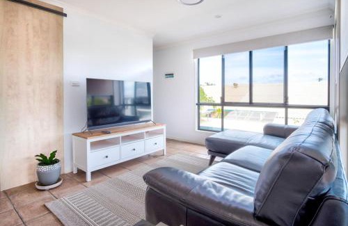 Shelly Beach Maison | Stones Throw To Shelly Beach, Pet Friendly!