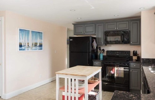 Dartmouth Maison | Stones Throw Waterfront