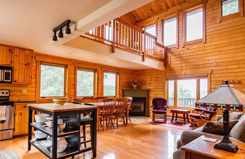Eagles Mere Maison | "Stonewall Cabin" est une maison isolée de Conestoga avec un étang privé à Eagles Mere