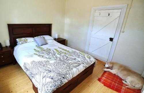 Cross Roads Maison | Stonewall Cottage