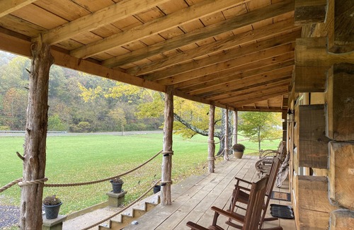 Madison Cabine | Stoney Creek - Sit back and unwind