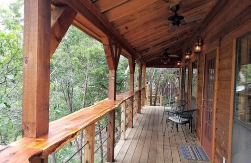 Bulverde Cabine | Stoney Porch Guest Cabin