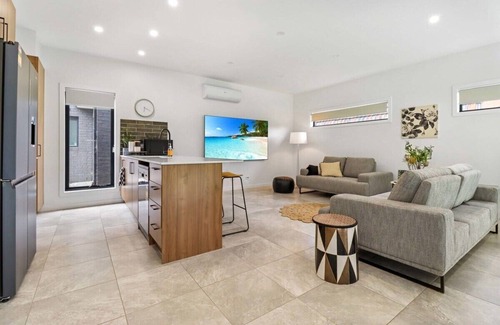 Reservoir Maison | Storey Time I 2BR Townhouse for Melbourne Travel