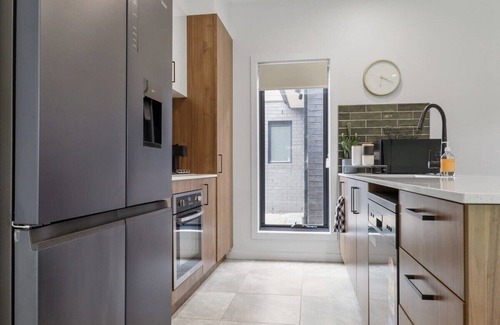 Reservoir Maison | Storey Time I 2BR Townhouse for Melbourne Travel