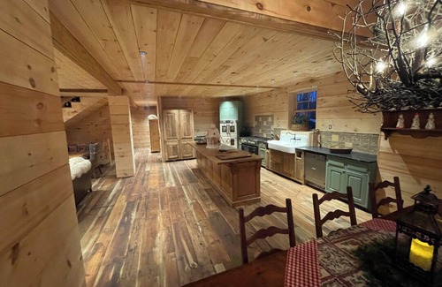 East Wakefield Cabine | Storybook Pines — A Lakefront Family Reunion Retreat