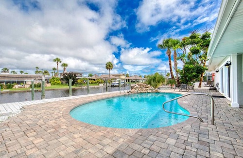Palm Harbor Estates Appartement | Straight Outta Dockton-Waterfront, Pool and Dock