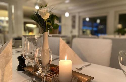 Waldeck Hôtel | Strandhaus Edersee Nr 12 - Kaminzimmer, Seeblick, Badestrand, Seeterrasse