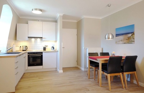 Kuehlungsborn Appartement | Strandnahes Apartment mit Zwei Balkonen und Meerblick - Saunabereich im Haus!