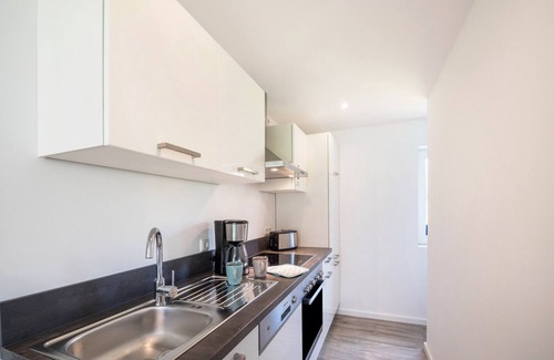 Dierhagen Ost Appartement | Strandnahe Ferienwohnung 1" avec terrasse privée, jardin privé et Wi-Fi.
