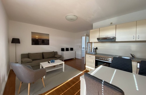 Diedrichshagen Appartement | Strandnahe Fewo mit Großem Balkon, Kostenlosem Tiefgaragenstellplatz und Netflix