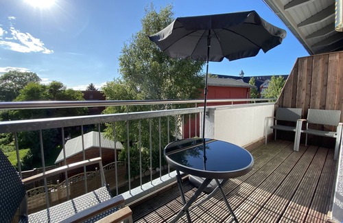 Diedrichshagen Appartement | Strandnahe Fewo mit Großem Balkon, Kostenlosem Tiefgaragenstellplatz und Netflix